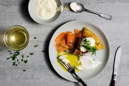 Swiss Rosti with Smoked Salmon and Poached Egg: A Refined Weekend Breakfast Recipe