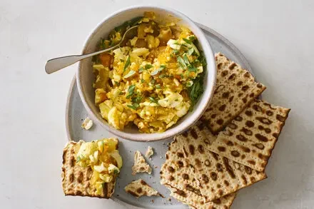 Egg and Onion (Eier mit Tsibeles)