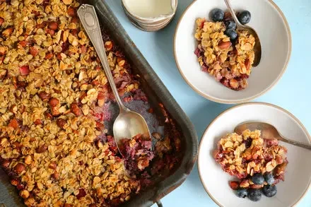 Amish-Inspired Fruit-Baked Oatmeal with Toasted Almonds