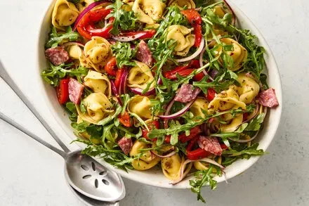 Hearty Roasted Red Pepper & Salami Tortellini Pasta Salad: A Deli-Inspired Make-Ahead Alternative