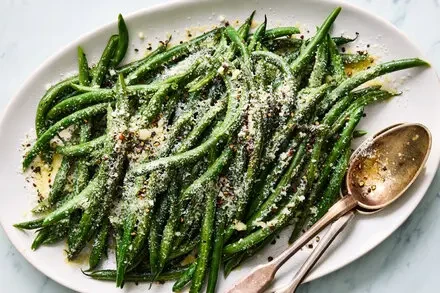 Cacio e Pepe Green Beans