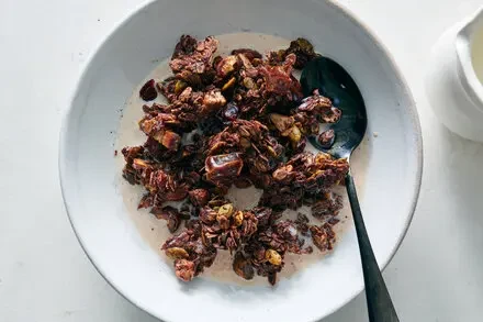 Big-Cluster Chocolaty Granola