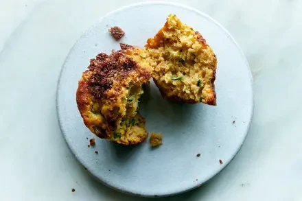 Zucchini Muffins With Cinnamon Crunch Topping