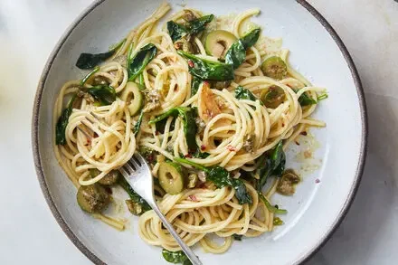 Pasta With Green Puttanesca