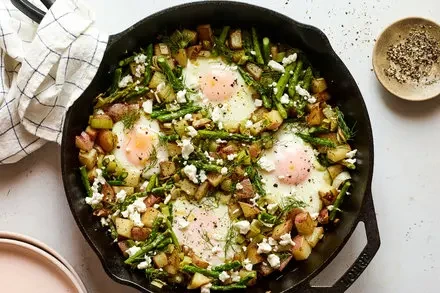 **Versatile One-Pan Vegetable Breakfast Skillet: A Colorful, Flexible Morning Dish**