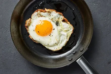 Olive Oil-Fried Eggs: Crispy-Edge, Runny-Yolk Technique