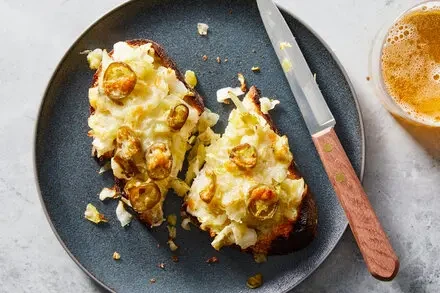 10-Minute Vegetarian Comfort Toast: A Tribute to Classic Flavors