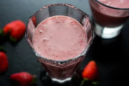 Strawberry, Millet & Banana Smoothie: A Nutrient-Packed, Creamy Breakfast Delight