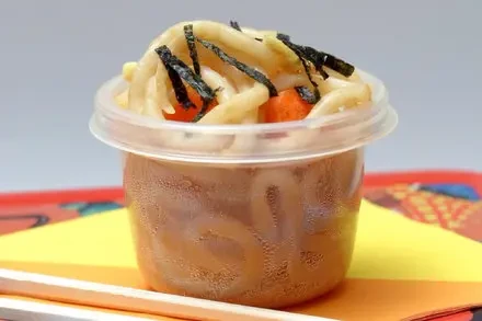 Simple Udon Noodle Dish: A Swift, Nutritious Option for Lunch or Dinner